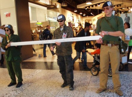 Ribbon cutting ceremony for H&M apartheid store